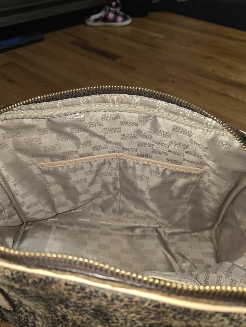 Michael Kors Unique Soft Suede Large Beige Ultra Distressed/Vintage Satchel - Picture 5 of 7